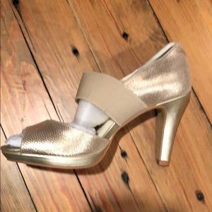 Anne Klein gold pumps